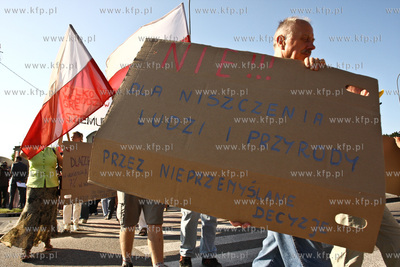 Chwaszczyno. Protest mieszancow Chwaszczyna i okolicznych...