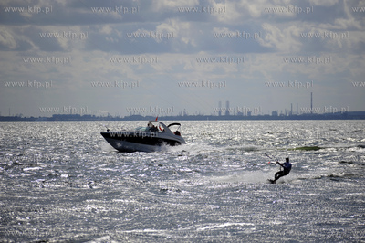 Zatoka Gdanska. Katamaran Gemini 3, na ktorym Roman...
