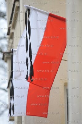 Zaloba narodowa po katastrofie prezydenckiego samolotu...