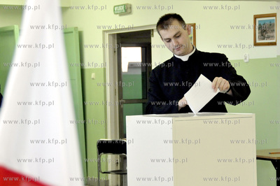 Wybory prezydenckie 2010. Lokal wyborczy nr 2 w Pelplinie....