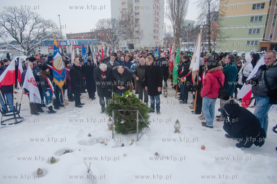 Zlozenie zniczy i wiencow w Rocznice Grudnia 70 pod...
