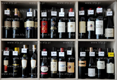 Winarium. Marek Kondrat i Syn sklep przy ulicy Swietojanskiej...