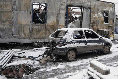 Rozbiorka strawionej pozarem hali produkcyjnej firmy...