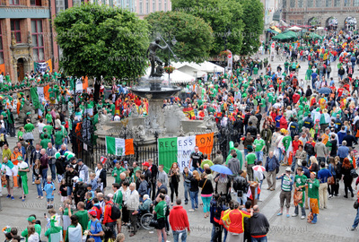 Gdansk. Kibice z Hiszpanii i Irlandii opanowali gdanska...
