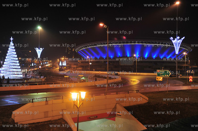 Katowice. Iluminowane centrum miasta wieczorem w pierwszy...
