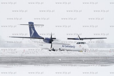 Wiosna w zimowej szacie w Porcie Lotniczym Gdansk im....