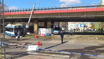 Wypadek przy estakadzie Kwiatkowskiego na wysokosci...