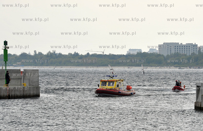 Sopot. Zatoka Gdanska. Okolo godziny 11 zatonela lodz...
