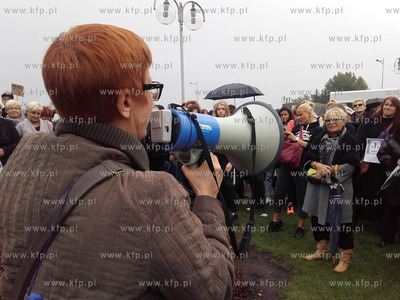 Ogólnopolski strajk kobiet w Gdyni na Skwerze Kościuszki.Nz....