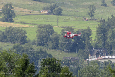 Zakopane. Śmigłowiec TOPR w akcji w górach. 8.08.2019...
