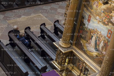 Pierwsza niedzielna msza swieta w Bazylice Katedralnej...