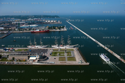 Gdynia w przeddzien Zlotu Zaglowcow 28.06.2009 fot....