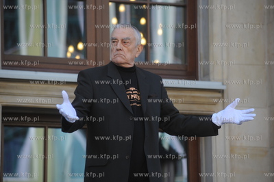 Happening pt "Aktorzy Przyjechali" z okazji wmurowania...