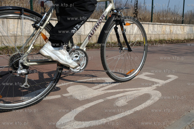 Sciezka rowerowa przy plazy w Gdansku Brzeznie. 26.03.2010...