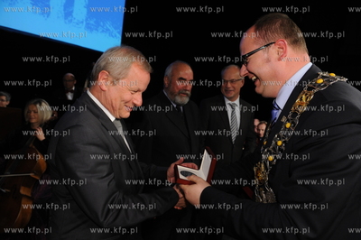 20 lat gdanskiej samorzadnosci. Uroczystosc w Teatrze...