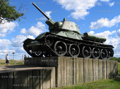 Westerplatte. Czolg T-34/76 stojacy przy placowce Fort....