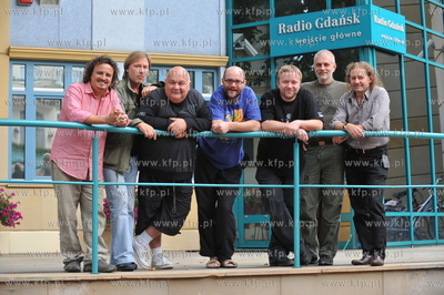 Zespol Waly Jagiellonskie przed siedziba Radia Gdansk,...