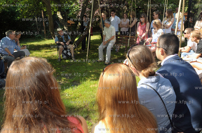 Lech Walesa wraca do formy. Pierwsze spotkanie po pobycie...