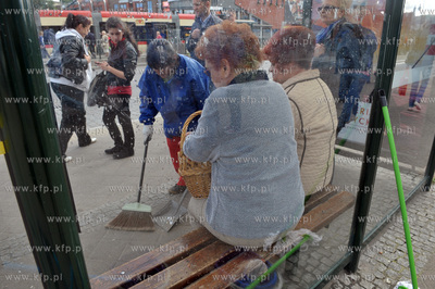 Akcja - "Czyste Przystanki" w ramach kampanii Zmieniamy...