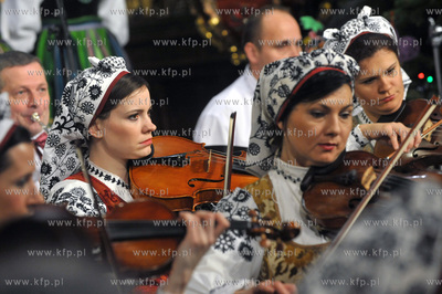 Koncert koled w wykonaniu zespolu Mazowsze w kosciele...