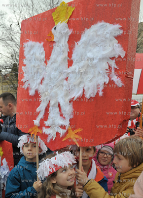 Dzien Niepodleglosci w Gdansku. Barwna parada przeszla...