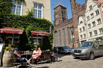 Gdańsk. Ul. Kramarska i Chlebnicka.  Restauracja Mon...