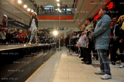 Pokaz mody w centrum handlowym Galeria Bałtycka w...