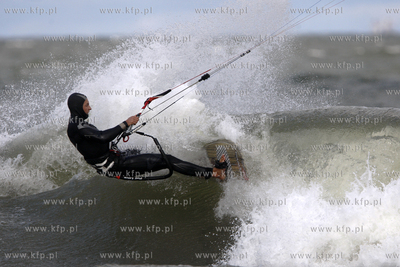 Gdansk Brzezno. Silny wiatr, duza fala to wymarzone...