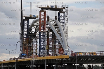 Montaz luku stanowiacego element nosny wiaduktu na...