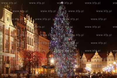 Swiety Mikolaj przybyl do Gdanska i na Dlugim Targu...