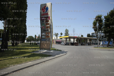 Stacja paliw Lotos przy al. Zwyciestwa w Gdansku.
27.06.2013
fot....
