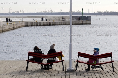 Sloneczny dzien na sopockim molo.
18.02.2014
fot....