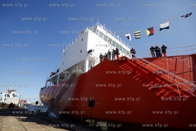 Stocznia Gdansk. Uroczystosc chrztu statku SYN ANTARES....