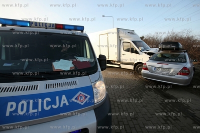 Wypadek drogowy na ulicy Uczniowskiej w Gdańsku. Zderzyły...