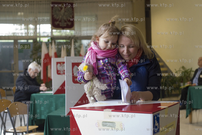 Wybory prezydenckie 2015.   Obwodowa Komisja Wyborcza...