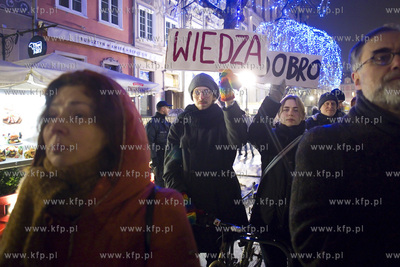Gdańsk. Długi Targ. Protest studentów i studentko...