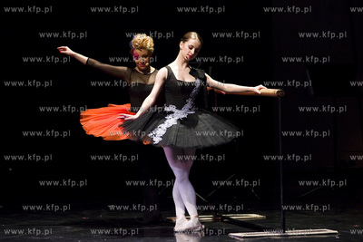 Opera Bałtycka. Opera TU  ! TU ! Choć cztery struny...