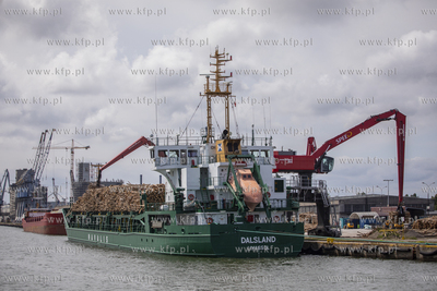 Port Gdański. Statek Daisland podczas przeladunku.
13.07.2019
fot....