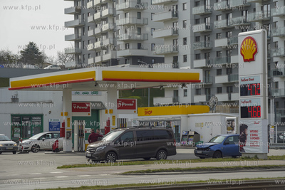 Gdańsk. Stacja paliw Shell ul. Rakoczego. 18.03.2020...