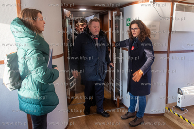 Testowy rejs promu F8, kursującego wzdłuż remontowanego...