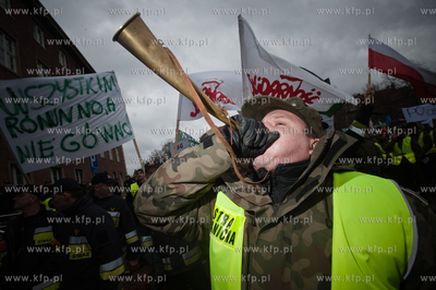 Demonstracja sluzb mundurowych z wojewodzctwa pomorskiego...