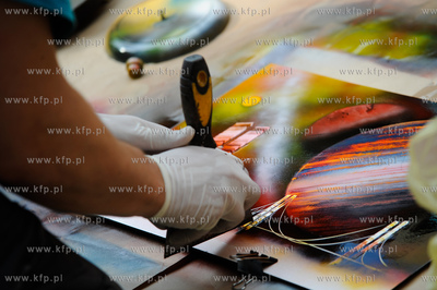 Gdansk. Dlugi Targ pelen turystow. Malarz wykonujacy...