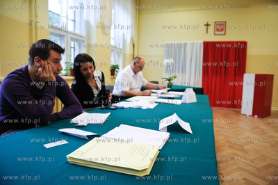 Gdansk. Obwodowa Komisja Wyborcza. Mieszkancy Gdanska...