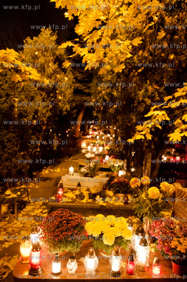 Gdansk. Cmentarz lostowicki. Swieto Wszystkich Swietych....