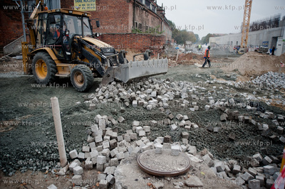 Gdansk. Wymiana kostki brukowej na skrzyzowaniu ulic...