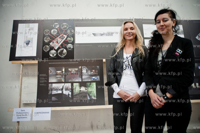 Gdynia. Magazyn Tranzytowy Dworca Morskiego. Ogloszenie...