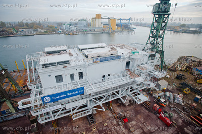 Stocznia Gdanska. Nabrzeze Francuskie. Uroczyste zakonczenie...