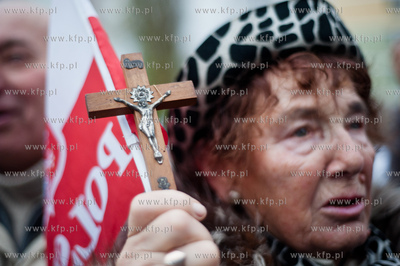 Gdansk. Marsz sympatykow Prawa i Sprawiedliwosci oraz...