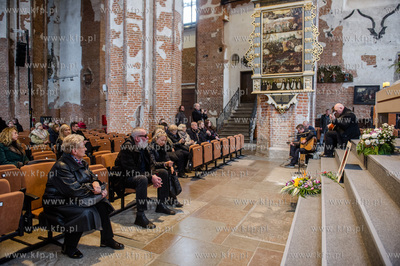 Gdansk. Kosciol Sw. Jana. Msza zalobna w intencji Magdy...