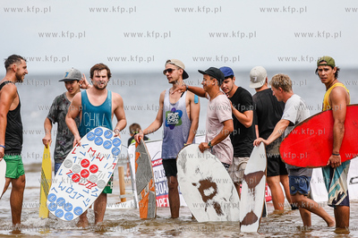 Gdańsk. Plaża Jelitkowo. Zawody Dakine Polish Skimboarding...